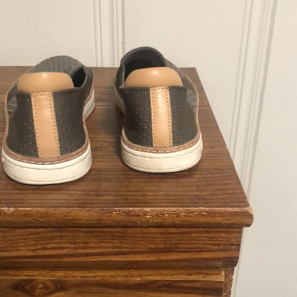 Uggs - Picture 4 of 4